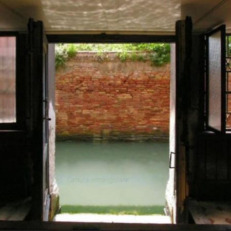 Walk On The Water ✧ 5 Minutes To Rialto Bridge Lägenhet Venedig Exteriör bild